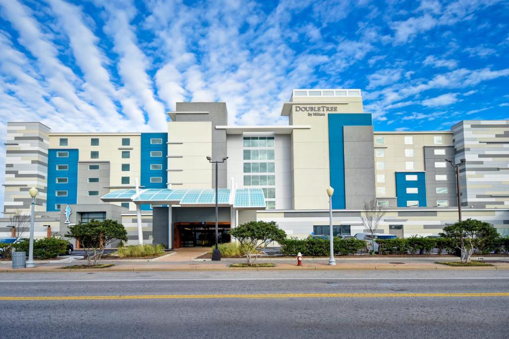 DoubleTree by Hilton Oceanfront Virginia Beach Main image 1